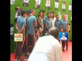 Anushka Sharma, Virat Kohli Make Another Grand Entry At Premiere Of Sachin Tendulkar's Film - Sakshi