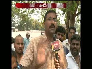 Kesineni Travels Employees stage protest for salaries - Sakshi