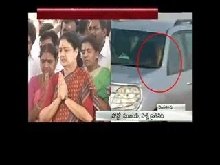 Sasikala Surrenders before Parapana court - Sakshi