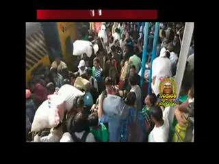 loty charge on passengers in secunderabad railway station over sankranthi - Sakshi