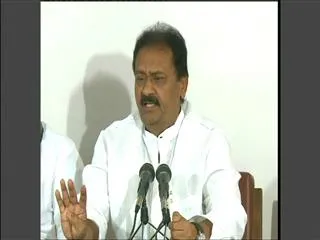 Cong Leader Shabbir Ali Slams cm kcr OverDemonetization - Sakshi