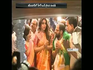 Heroine Shriya Visits kareemnagar - Sakshi