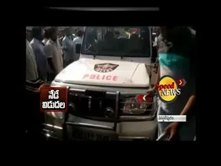 Police vehicle collision with the divider - Sakshi