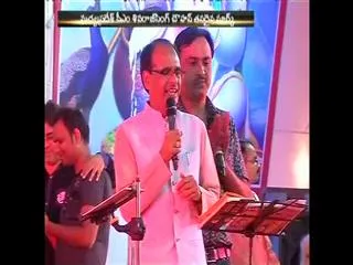 CM Sivaram chauhan sing a song at krishnashtami celebrations - Sakshi