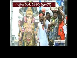 Balapur Laddu Fetches Record Rs 14.65 Lakh - Sakshi