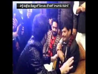 As Samajwadi Party implodes, Shivpal Yadav sings 'Kasme Vaade', a song about betrayal - Sakshi