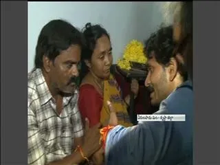 ys jagan mohan reddy Visitation to pushkar died students families - Sakshi