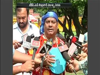 MP Siva Prasad protest at delhi - Sakshi