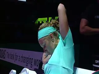 vetlana Kuznetsova cuts own hair during WTA final - Sakshi