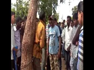 theft was caught and crowds beat the thief in medak district - Sakshi