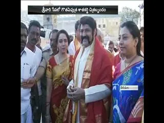 Tollywood actor Nandamuri Balakrishna, Shriya and Satakarni team in Tirumala - Sakshi