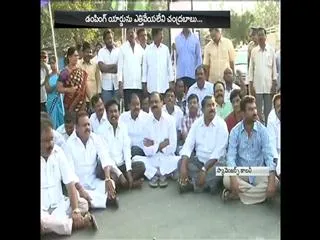 ysrcp protest again dumping yard in tirupati scavenjars colony - Sakshi