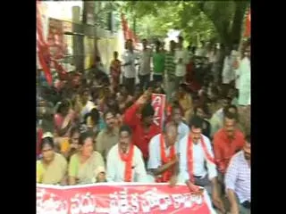 Left parties BSNL office siege in tirupati - Sakshi