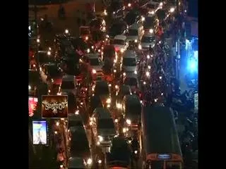 Heavy Traffic Jam In Hyderabad | People Facing Trouble With Traffic - Sakshi