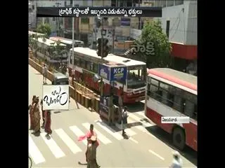 heavy traffic in vijaya wada - Sakshi