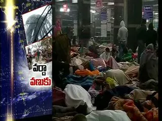 few trains cancelled between vijayawada-chennai due to vardah cyclone - Sakshi