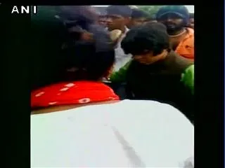 trupti desai trashes youth in public, video goes viral - Sakshi
