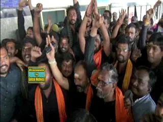 ayyappa swamulu protest in  Warangal railway station - Sakshi