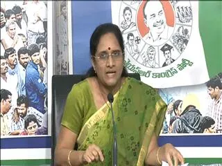 vasireddy padma condemn attack on chirala journalist - Sakshi