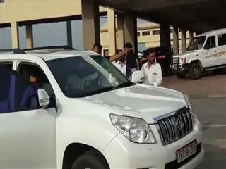 venkaiah naidu reaches to hyderabad - Sakshi