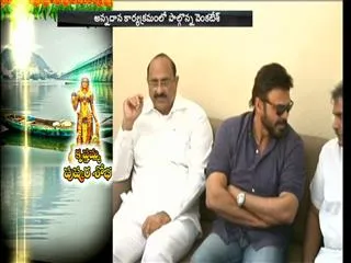 hero Venkatesh and suresh babu holy bathed krishna Pushkaralu - Sakshi
