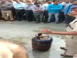 How To Put Out Fire Caused By Cylinder Leak? - Sakshi