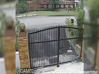 Millions Are Watching This Video Of Bike Robbery - Sakshi