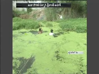 boy fell in the ditch of dirty at vijayawada - Sakshi