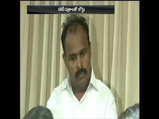 couple who tokara to Bank in visakhapatnam - Sakshi