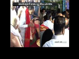 Telangana CM KCR donated Rs 3.65 cr gold crown to Warangal temple - Sakshi