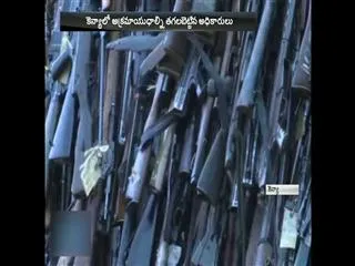 Kenya burns 5,250 guns to discourage illegal weapons - Sakshi