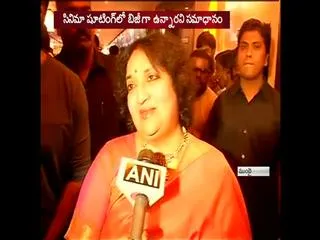 Rajanikanth wife no comment on political entry - Sakshi