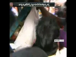 60 km by walk with wife's dead body - Sakshi