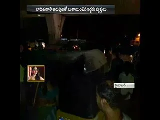 Auto driver misbehave with woman in hyderabad - Sakshi