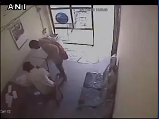 two women employees of bank foil robbery bid by armed men - Sakshi