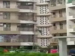 Mumbai youth Climbed Up 3 Floors With Sword - Sakshi