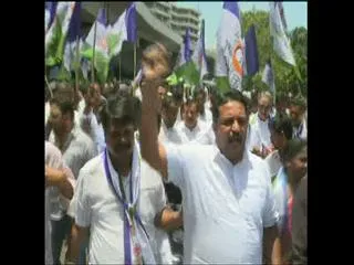 Telangana YSRCP Leaders Protest at Tank Bund Ambedkar Statue Over Districts Reorganization - Sakshi