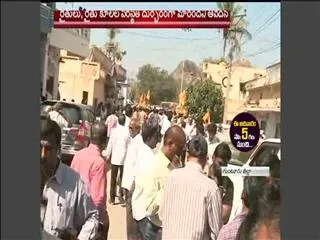 ysrcp, tdp leaders Cleaning program in capital area - Sakshi