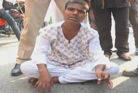 inter student protest for Bus facility  for her village - Sakshi
