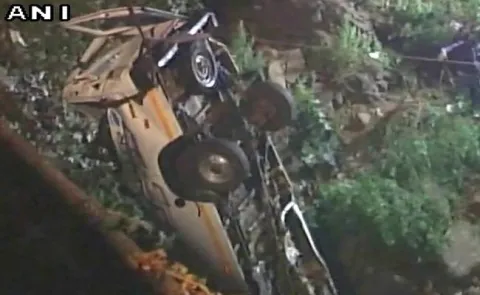 Bus Falls Into Panchaganga River kills 12 In Kolhapur - Sakshi
