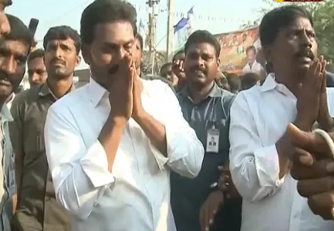 YS Jagan's Praja Sankalpa Yatra garners public support - Sakshi