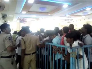 ruckus at pawan kalyan meeting - Sakshi