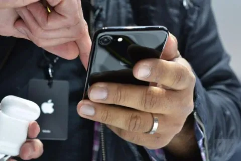 Your iPhone has a hidden one-handed keyboard mode - Sakshi