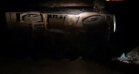 Mini bus balda in Bhimavarai - Sakshi