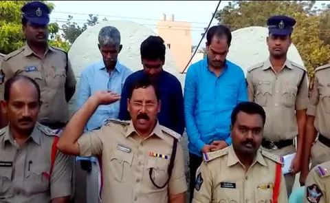 మద్యంలో సైనెడ్‌ కలిపి భార్య ఘాతుకం - Sakshi