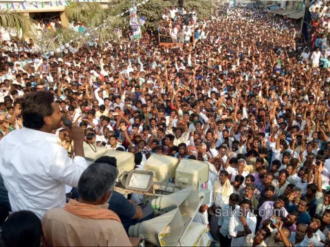 RTC Employees happy with ys jagan guarantee - Sakshi