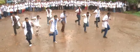 DOCTORS FLASH MOB in nampally - Sakshi