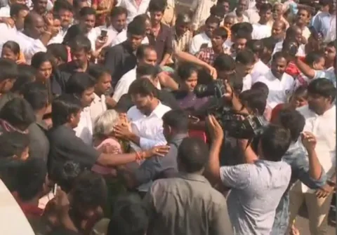 YS Jagan padayatra reached talupula palli - Sakshi