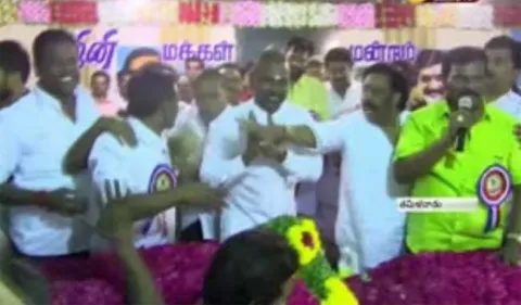 I am First Bodyguard of Rajinikanth says lawrence - Sakshi