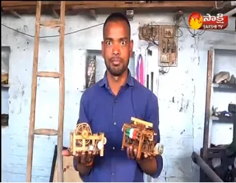 Handloom worker amazing skill - Sakshi